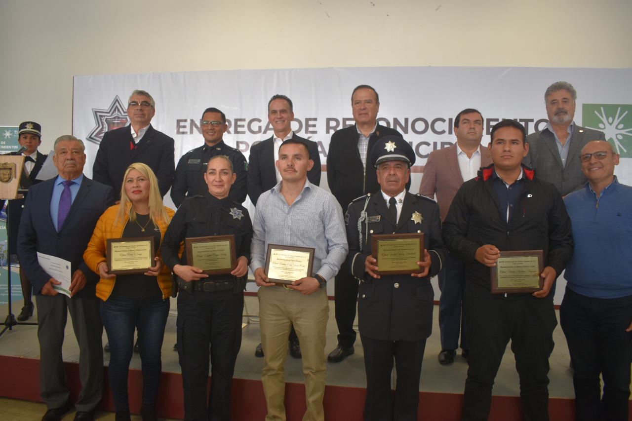 Reciben reconocimientos cinco oficiales de la Policía Municipal de Tijuana