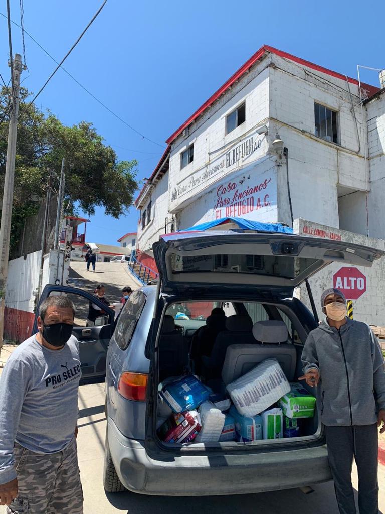 Sistema DIF entrega donativo al asilo de ancianos El Refugio