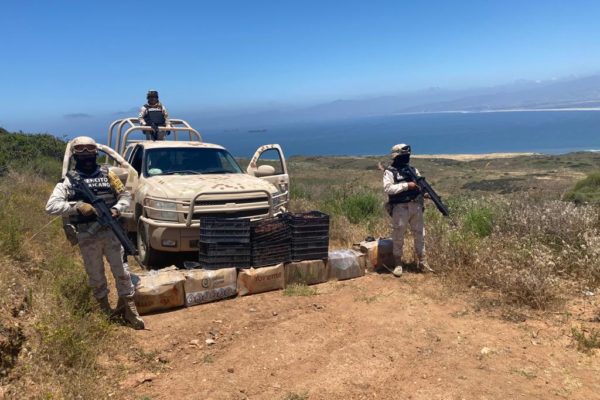 Militares localizan más de 200 kilos de langosta abandonados en la Bufadora