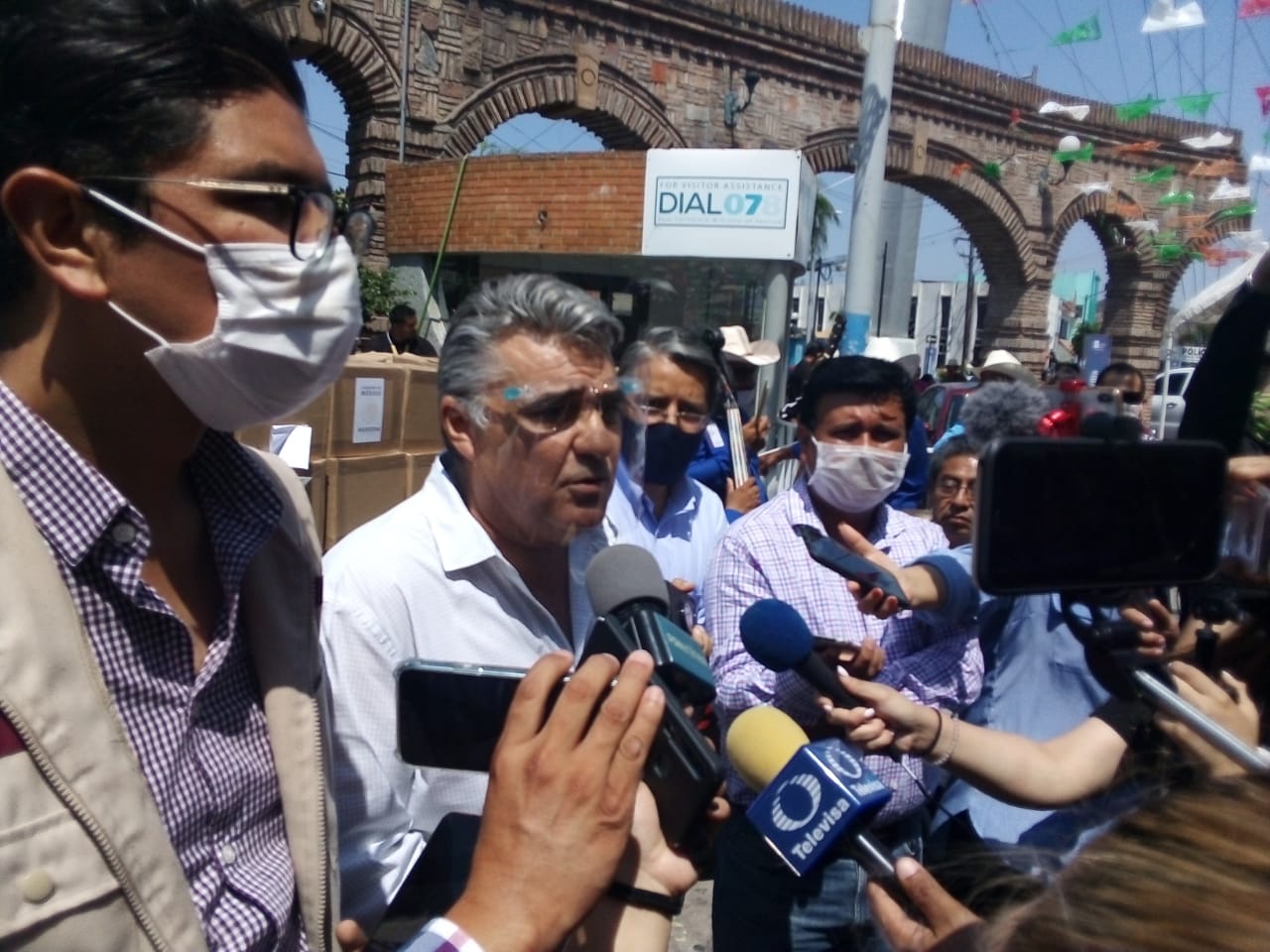El secretario Ayón amenazó y retó a golpes a Ruiz Uribe