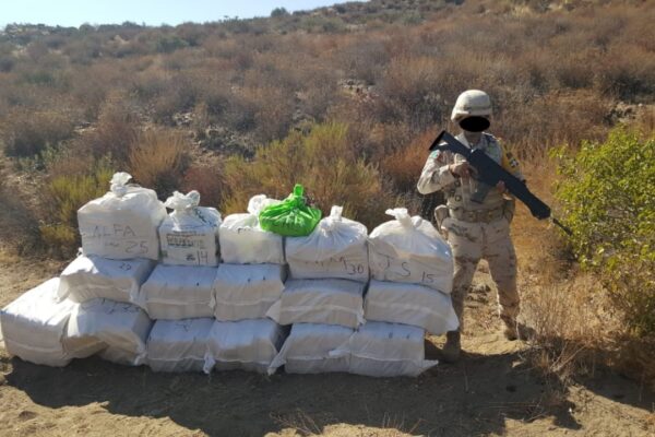 Localizan cargamento de droga abandonado en pista clandestina