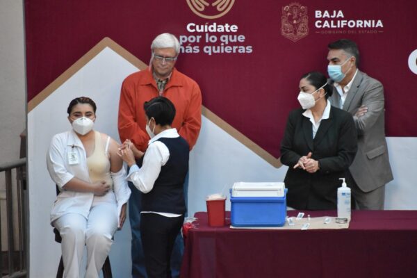 Un acto de justicia iniciar con la vacunación al Personal Médico de BC: Ruiz Uribe