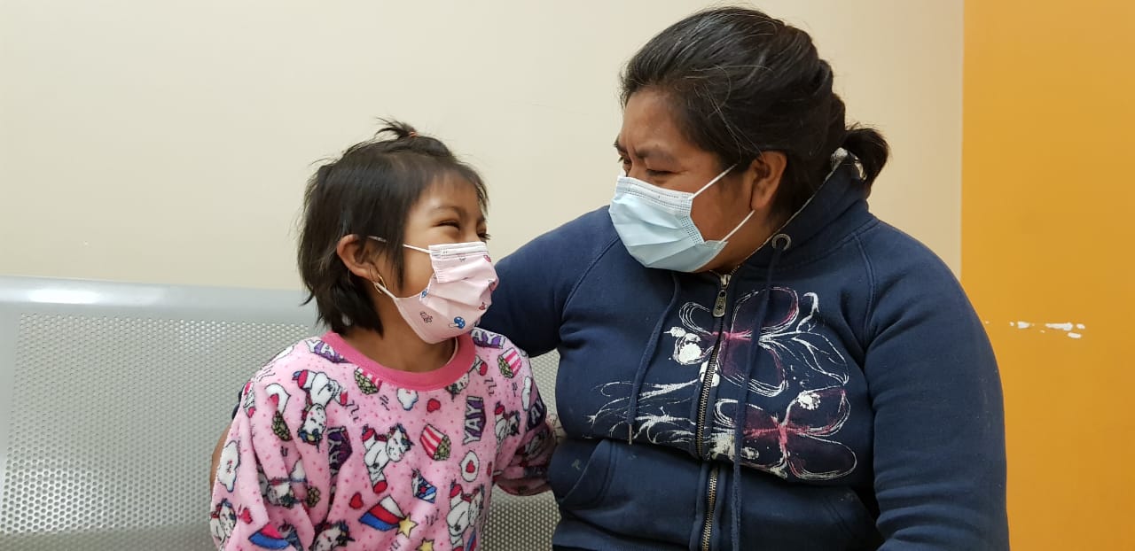Niña originaria de Puebla lucha contra el cáncer en el Hospital General de Tijuana