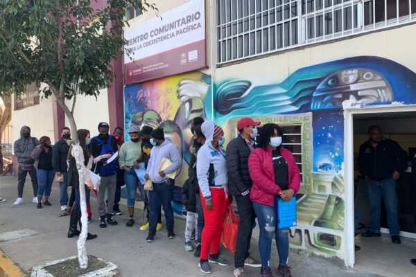 Dirección de Atención al Migrante asiste a haitianos en trámite del RFC