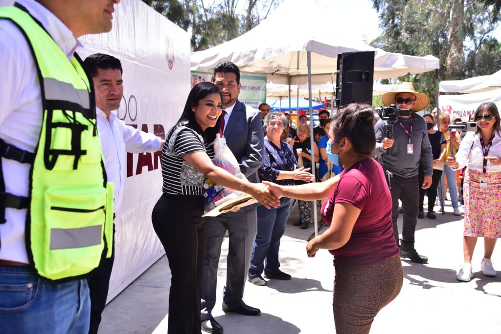 Alcaldesa Montserrat Caballero entrega 60 apoyos económicos