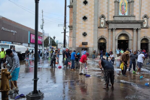 Un total de 300 comerciantes apoyaron al Ayuntamiento en Jornada de Limpieza del Centro Histórico