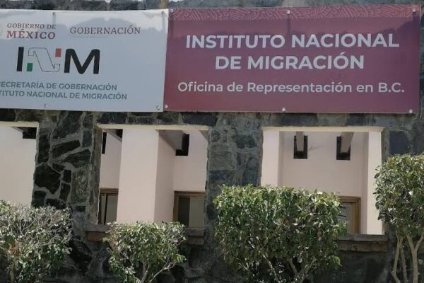 Sin motivo retiene migración a turista peruano en Tijuana