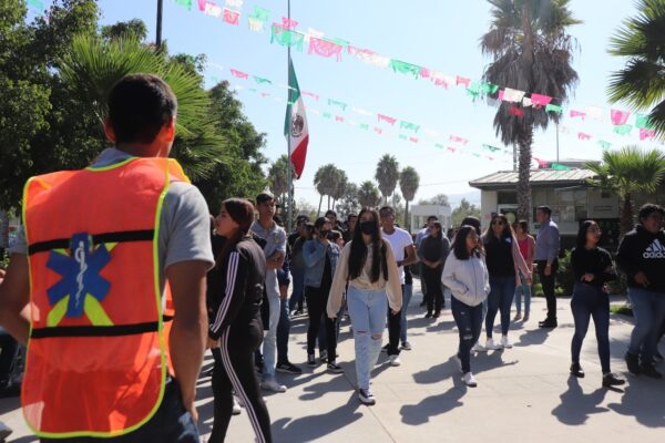Más de mil alumnos del Sistema Educativo José Vasconcelos colaboran en el simulacro de sismo en las instalaciones escolares de Tijuana