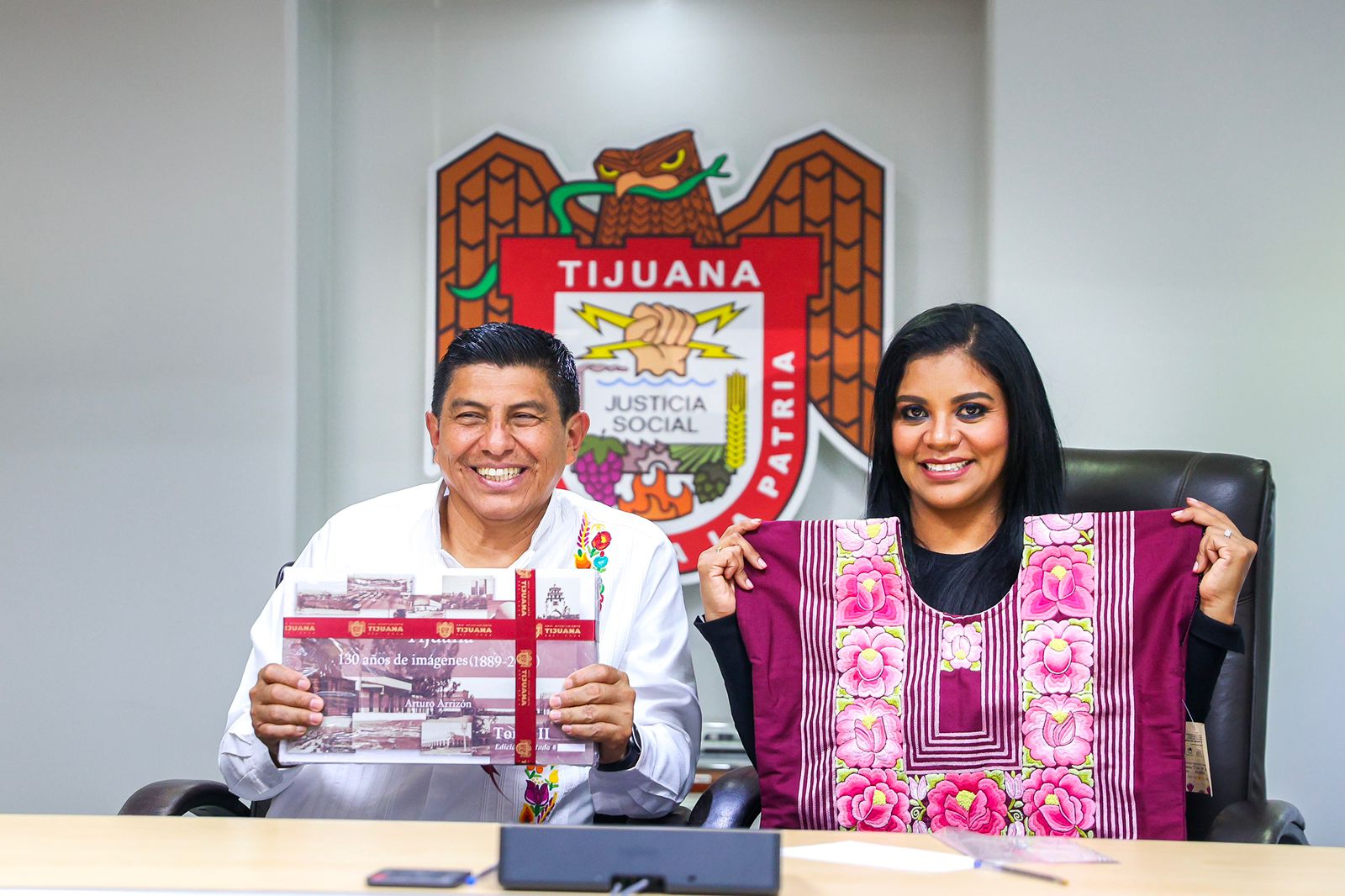 Recibe Alcaldesa Montserrat Caballero a Gobernador Electo de Oaxaca, su tierra natal