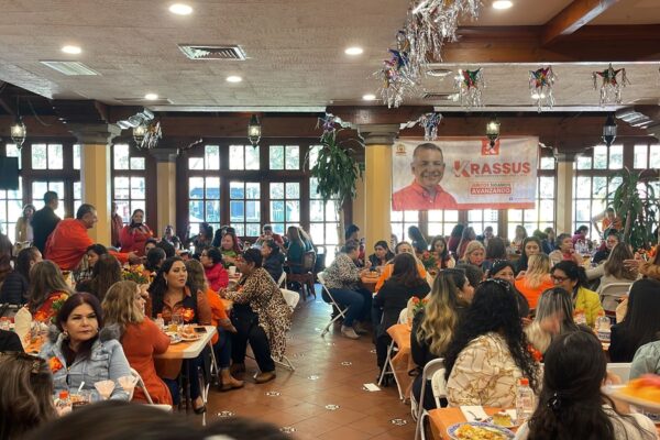 Dan cientos de mujeres sindicalizadas su respaldo a Krassus Pérez