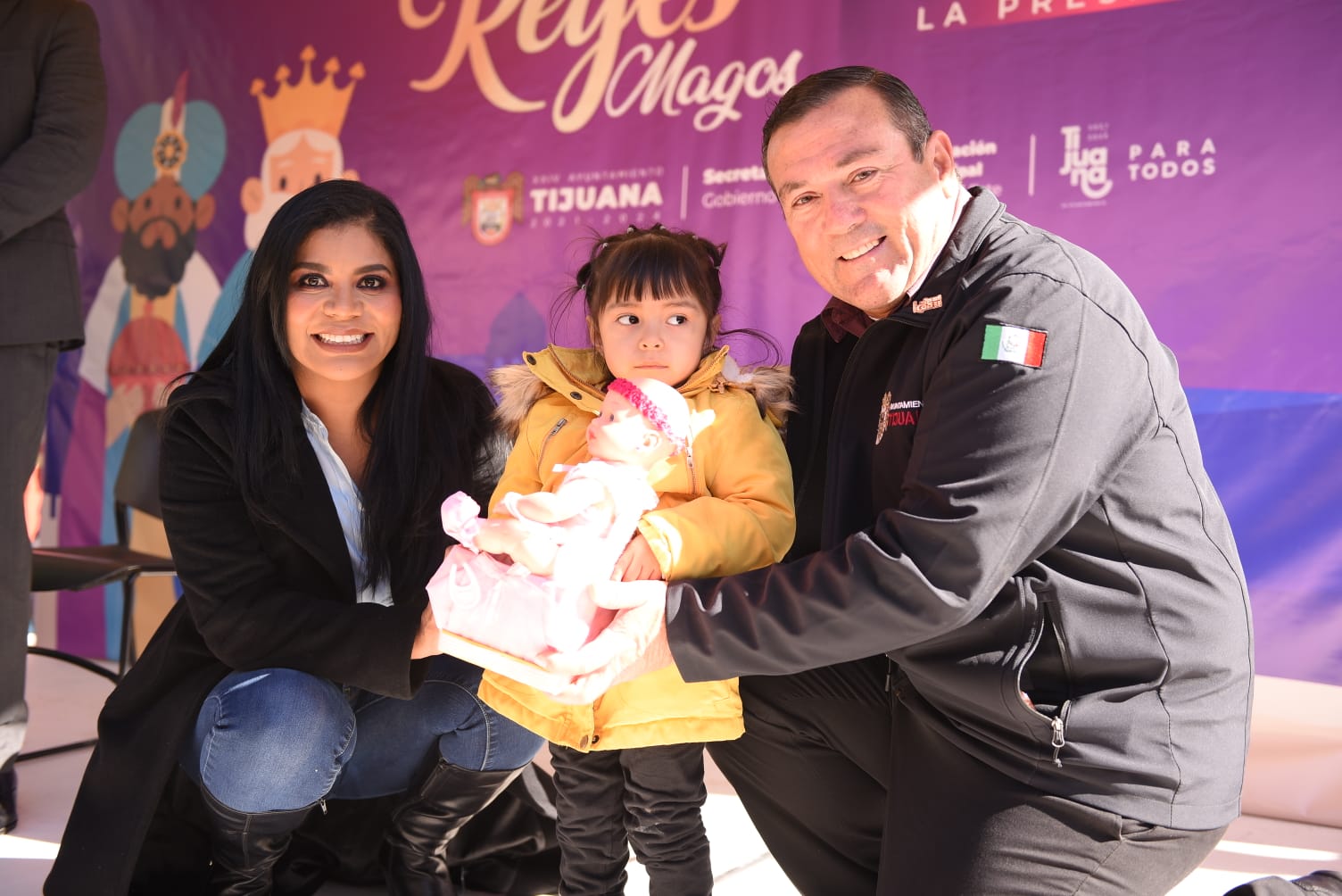 Alcaldesa realiza visita maratónica a las nueve delegaciones para brindar felicidad a niñas y niños de Tijuana